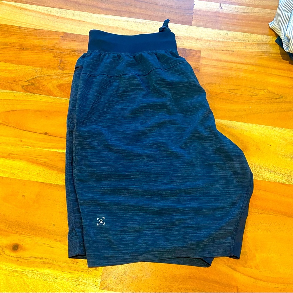 Lululemon shorts L